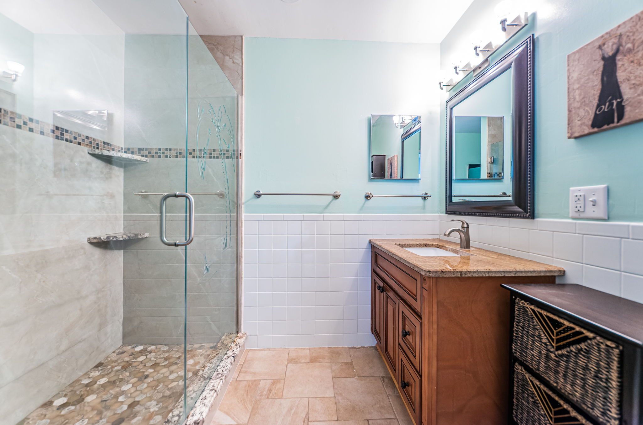 Primary Bathroom 1b-2-2