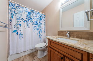 Bathroom 2a-2-2