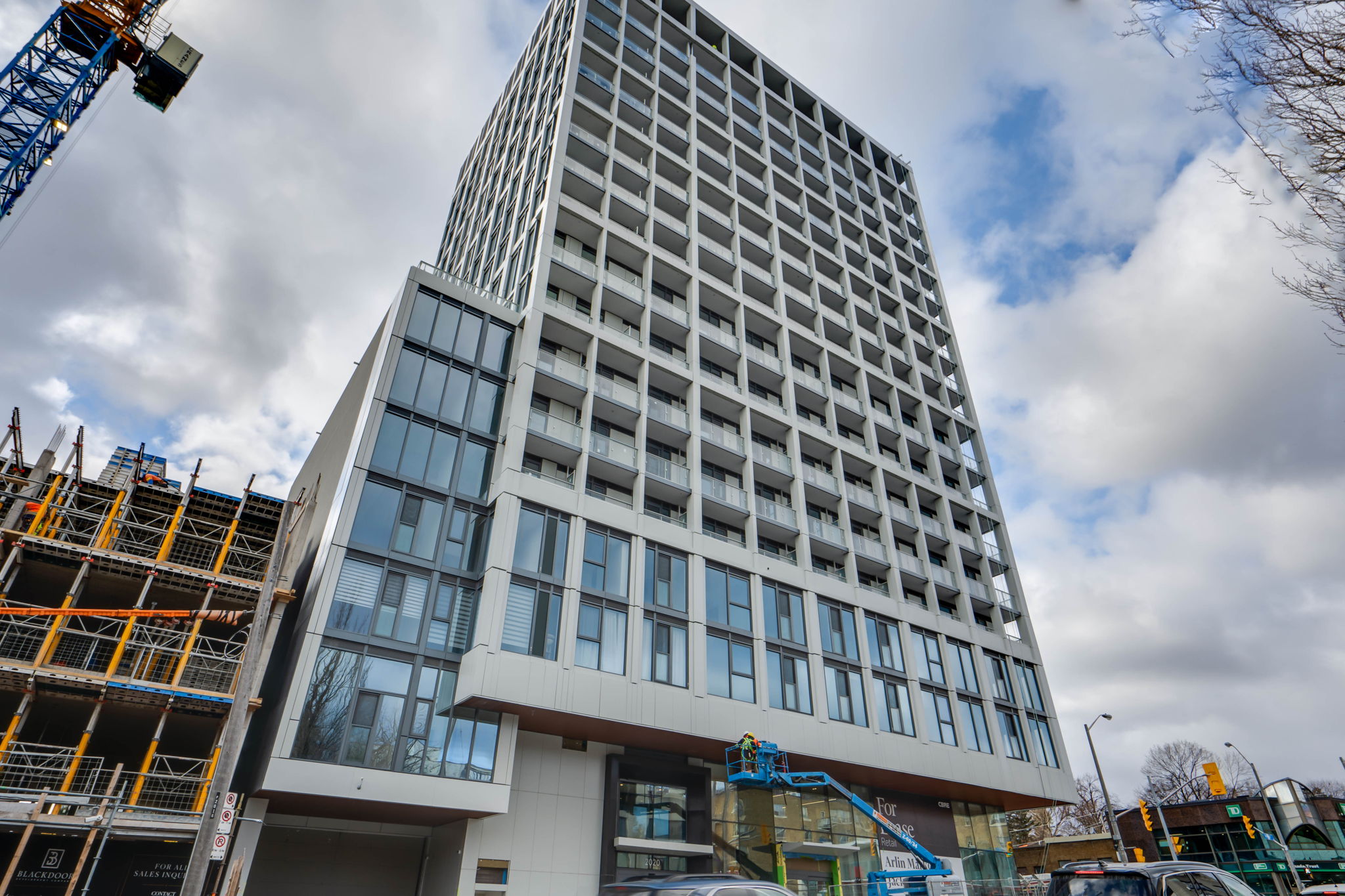 2020 Bathurst St Unit 833