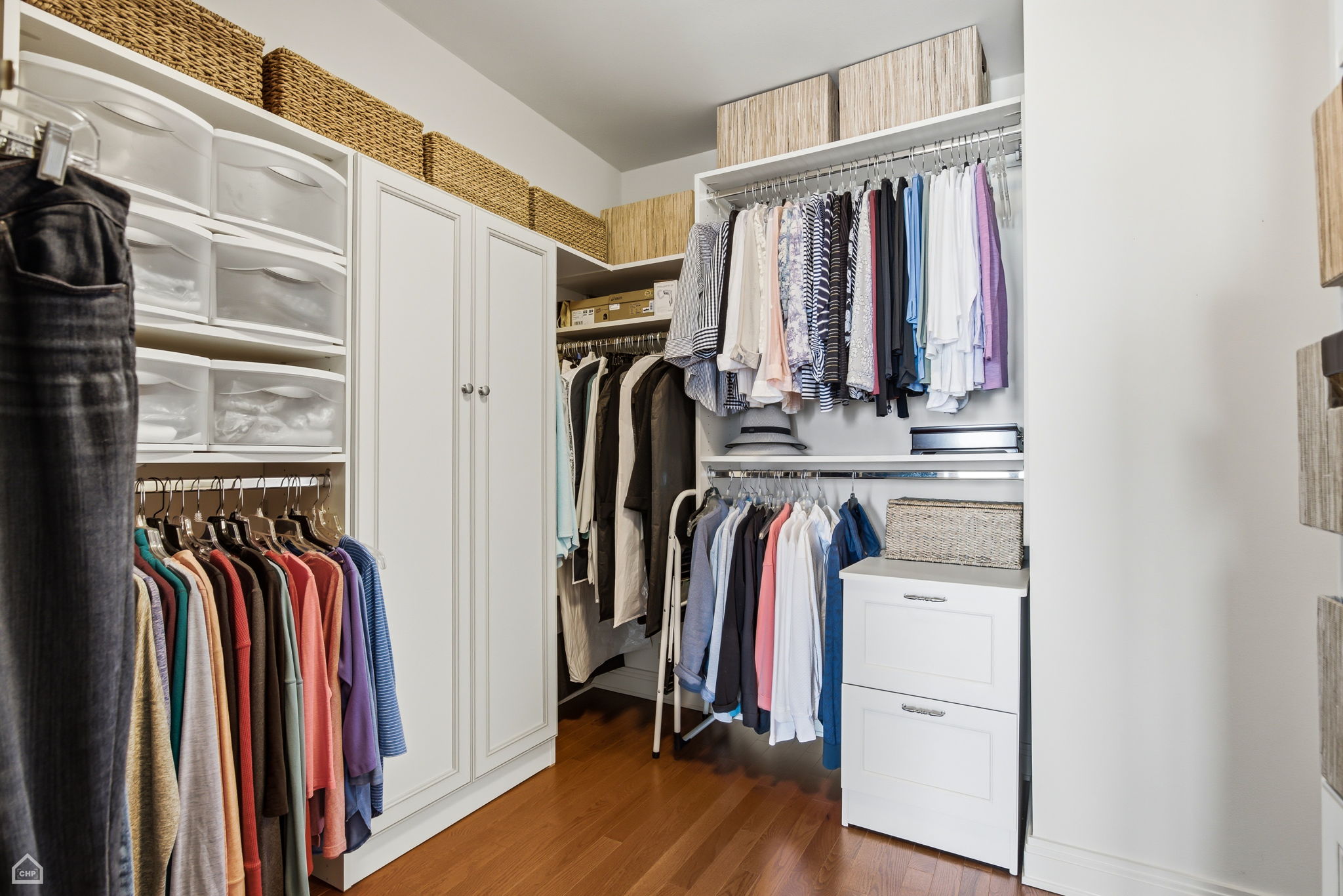 (2) walk-in closets - Primary bedroom