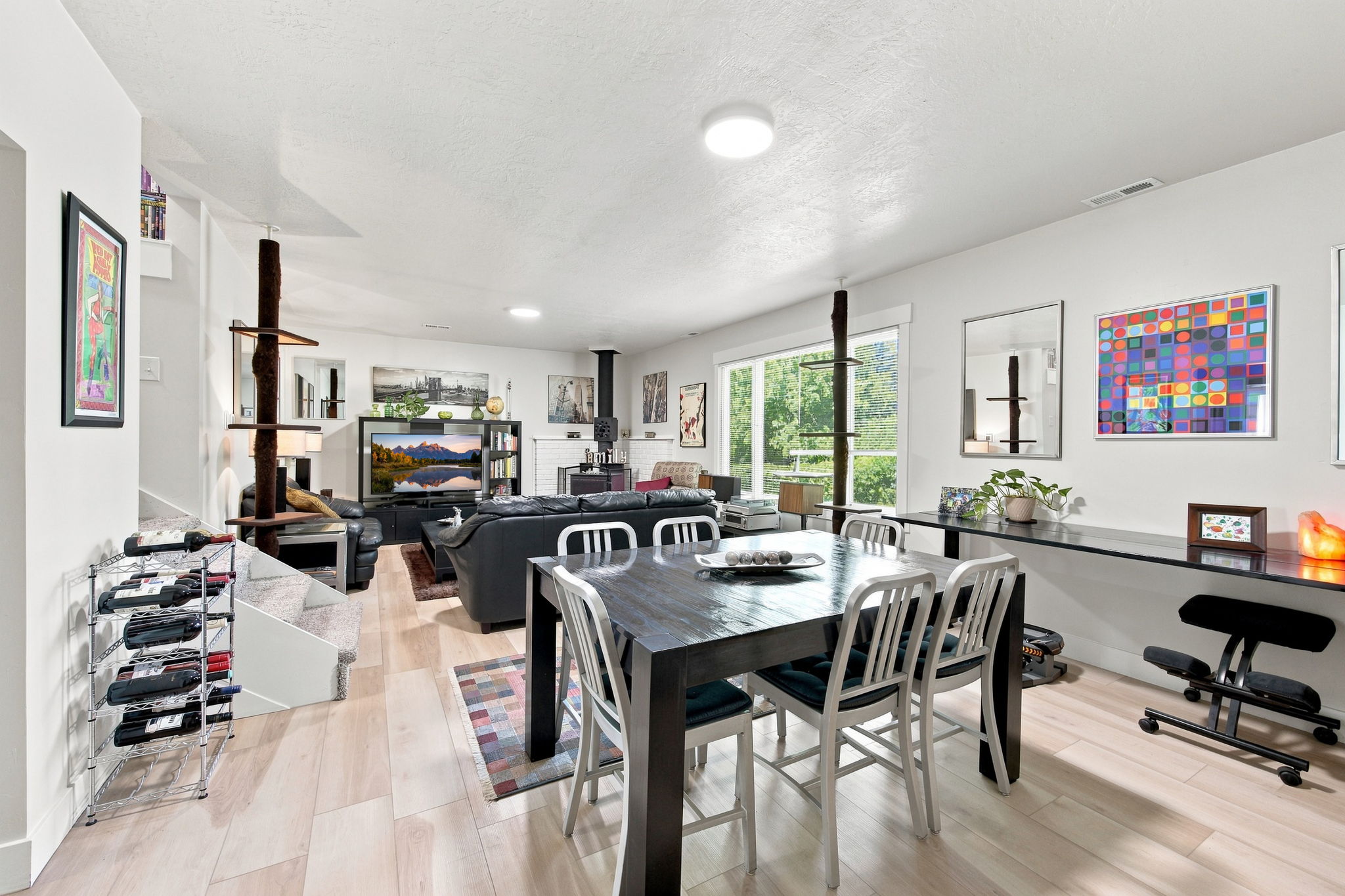 Large, Bright Family & Dining Room