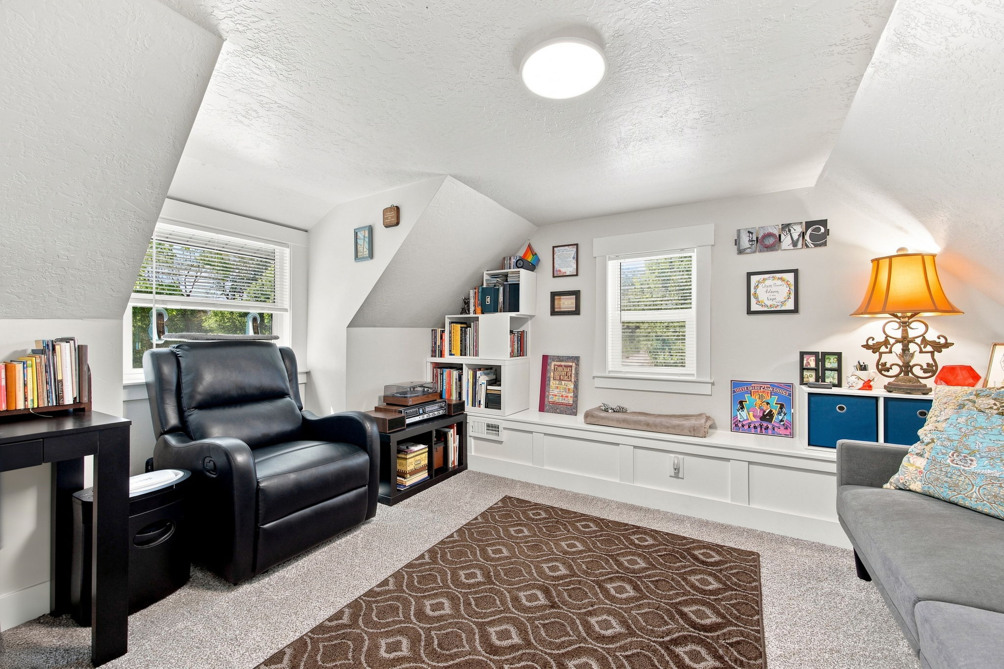 Light, Bright 2nd Bedroom w/Window Seat & Storage