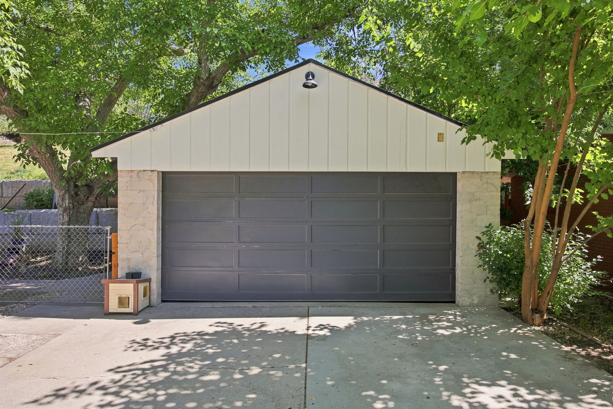 Oversized 2-Car Garage