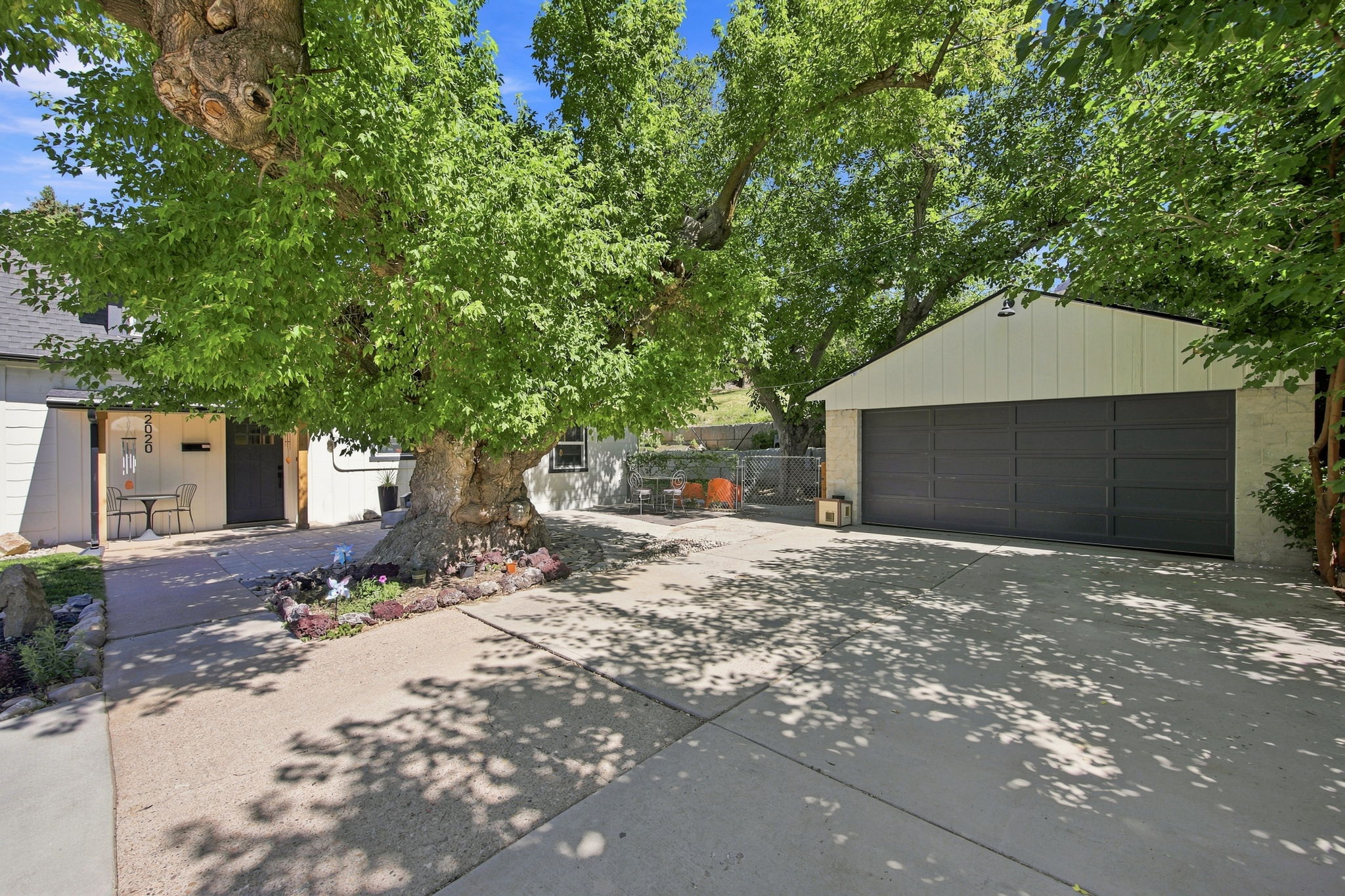 Detached Garage