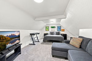 Spacious 3rd Bedroom (Upstairs)