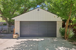 Oversized 2-Car Garage