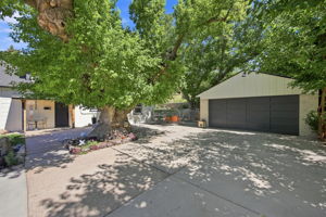 Detached Garage