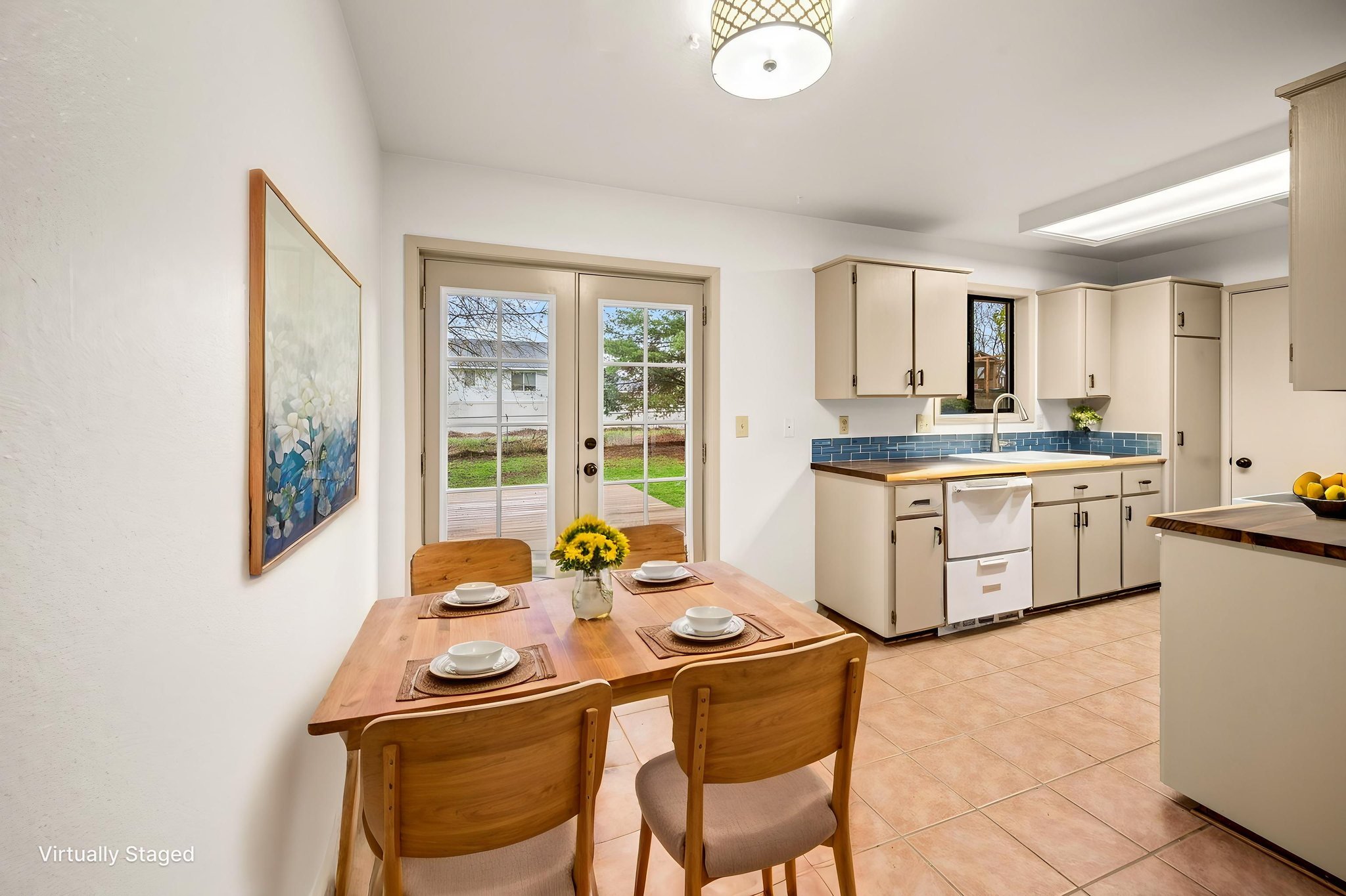 DSC_6447 virtually staged.jpeg