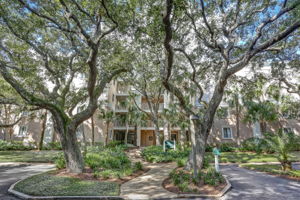 Welcome to 2021 Beachwood Road