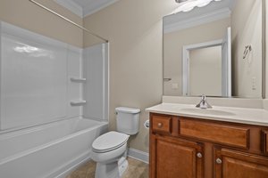 Full Guest Bath (main level)