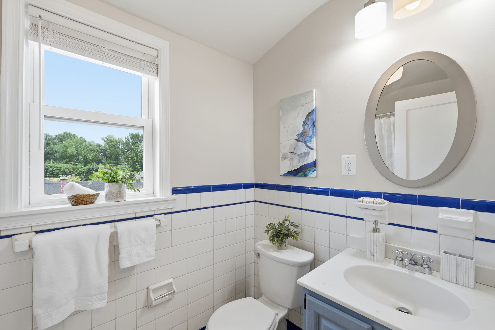 Upper Level Full Bath