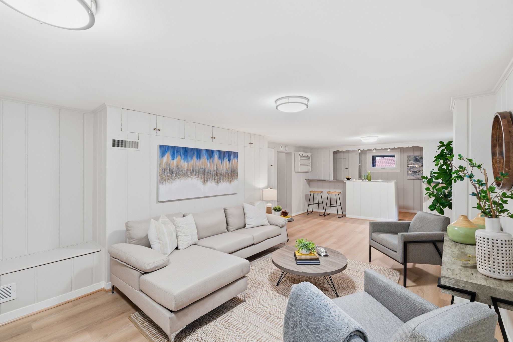 Lower Level Recreation Room w/Wet Bar