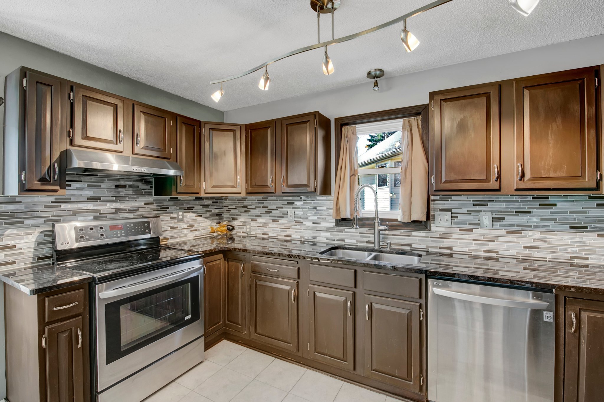 2023 Vienna Ln, Eagan, MN 55122, USA Photo 8