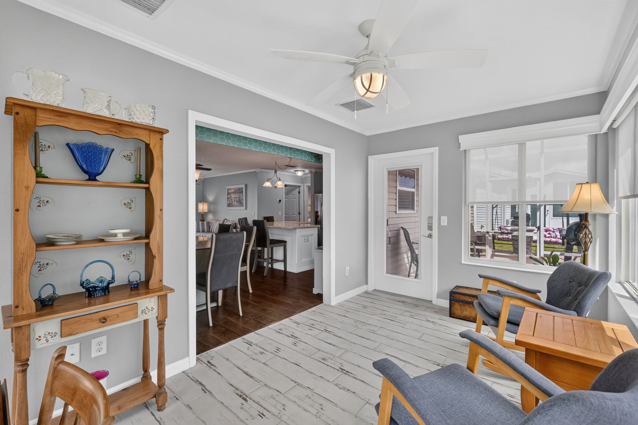 Spacious Under-Air Florida Room