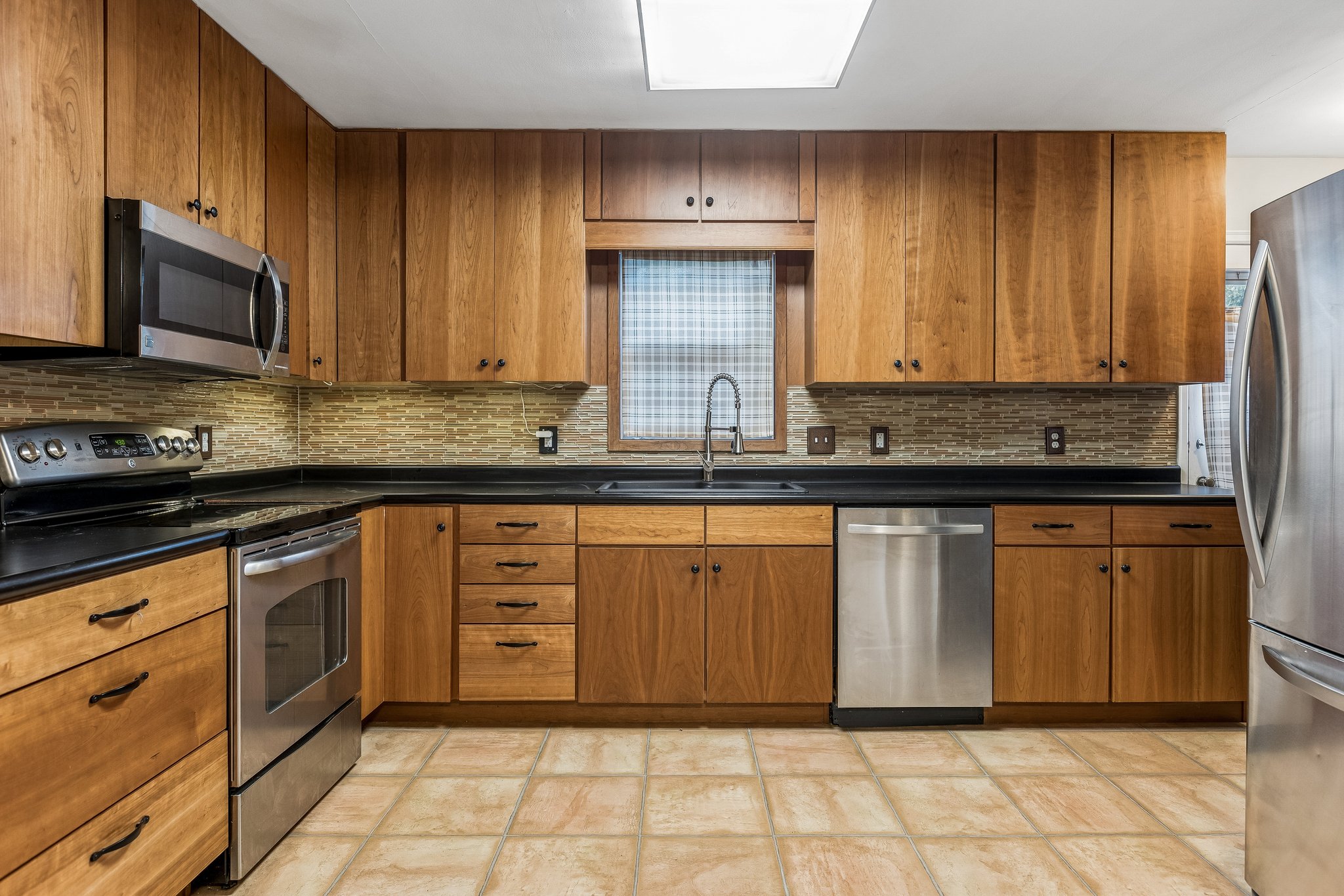 9157 - 2024 N 62nd St_010.jpg