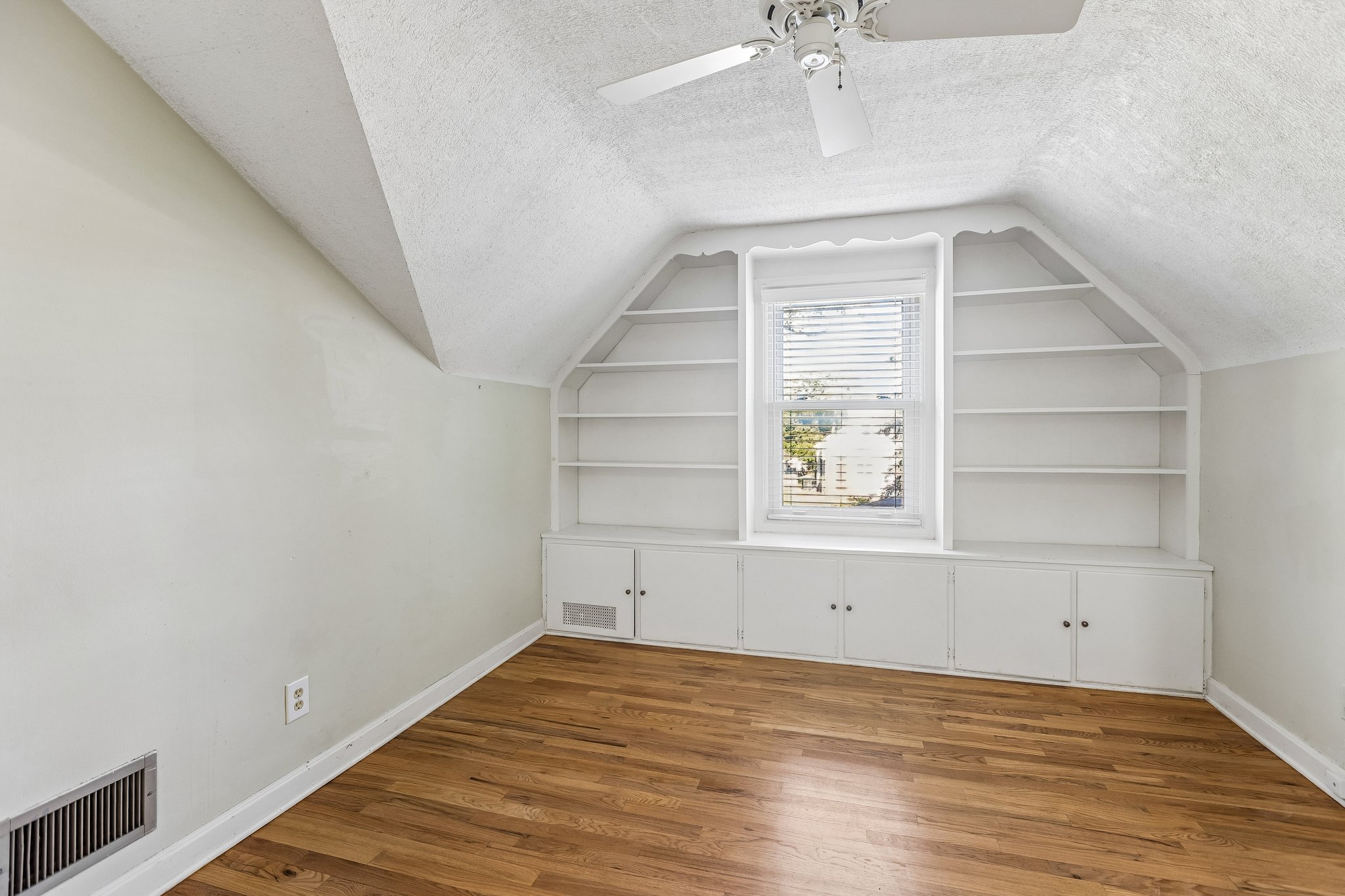 9157 - 2024 N 62nd St_016.jpg