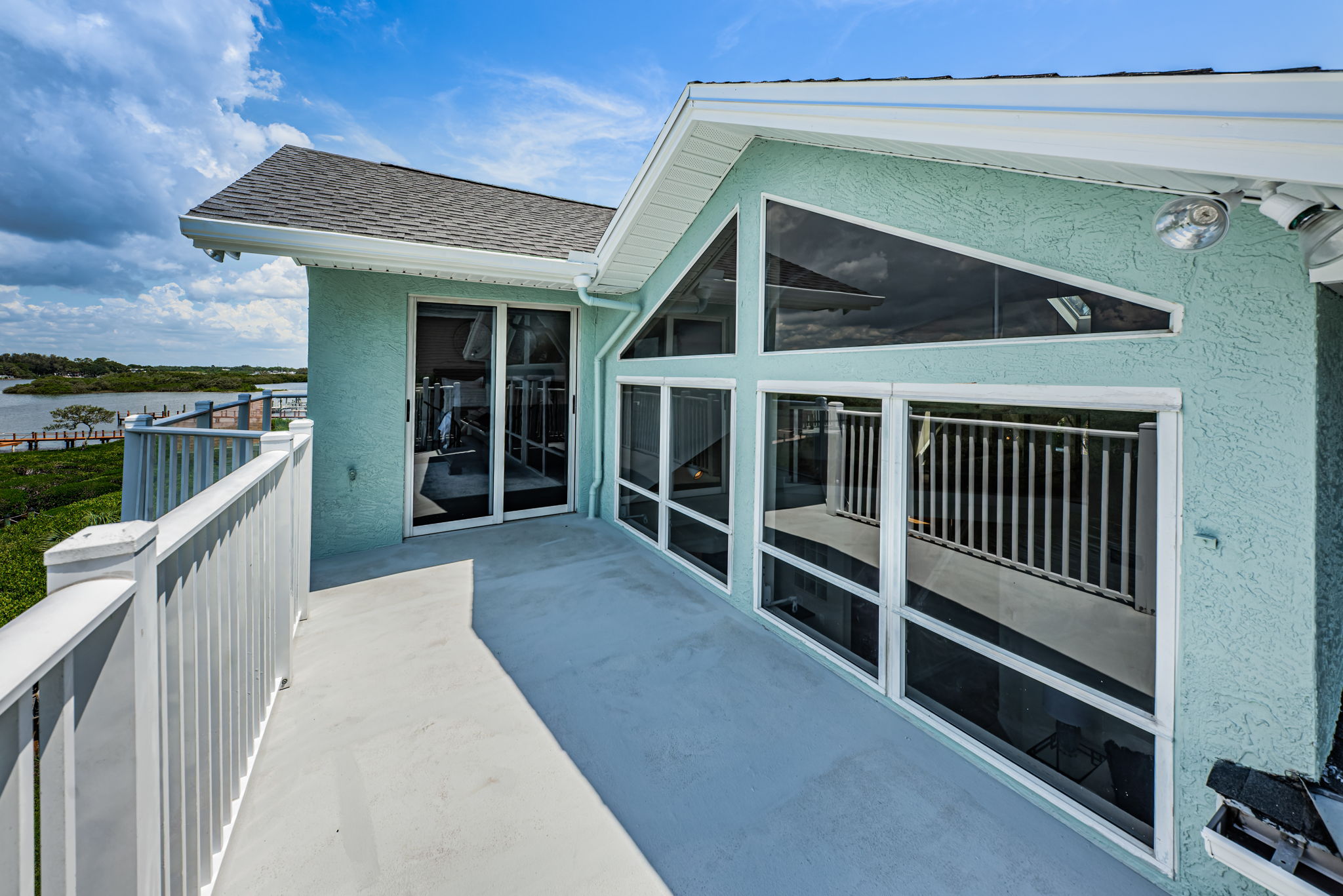 Upper Level Master Bedroom Balcony4