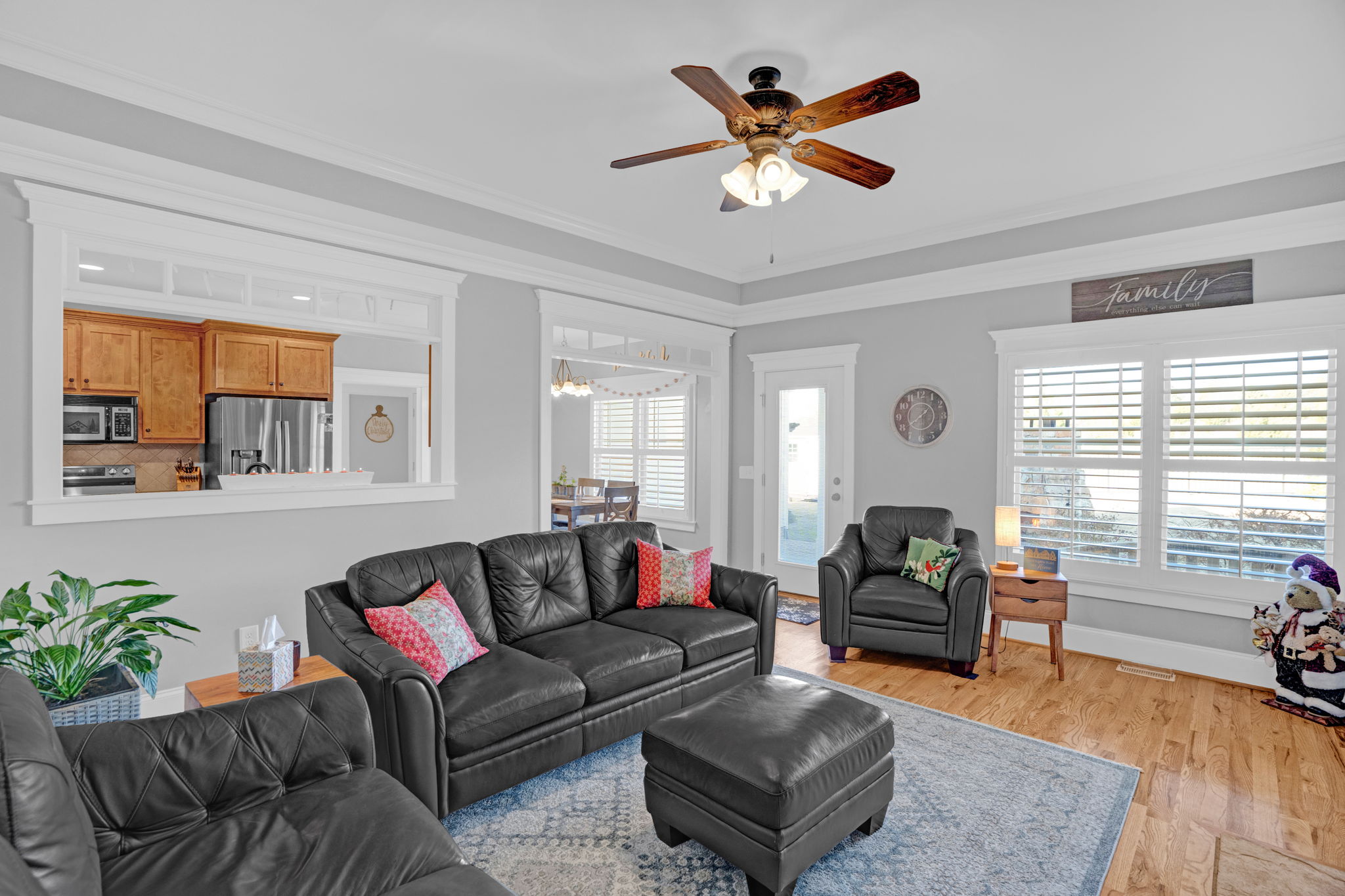 2025 Stanchion St-24