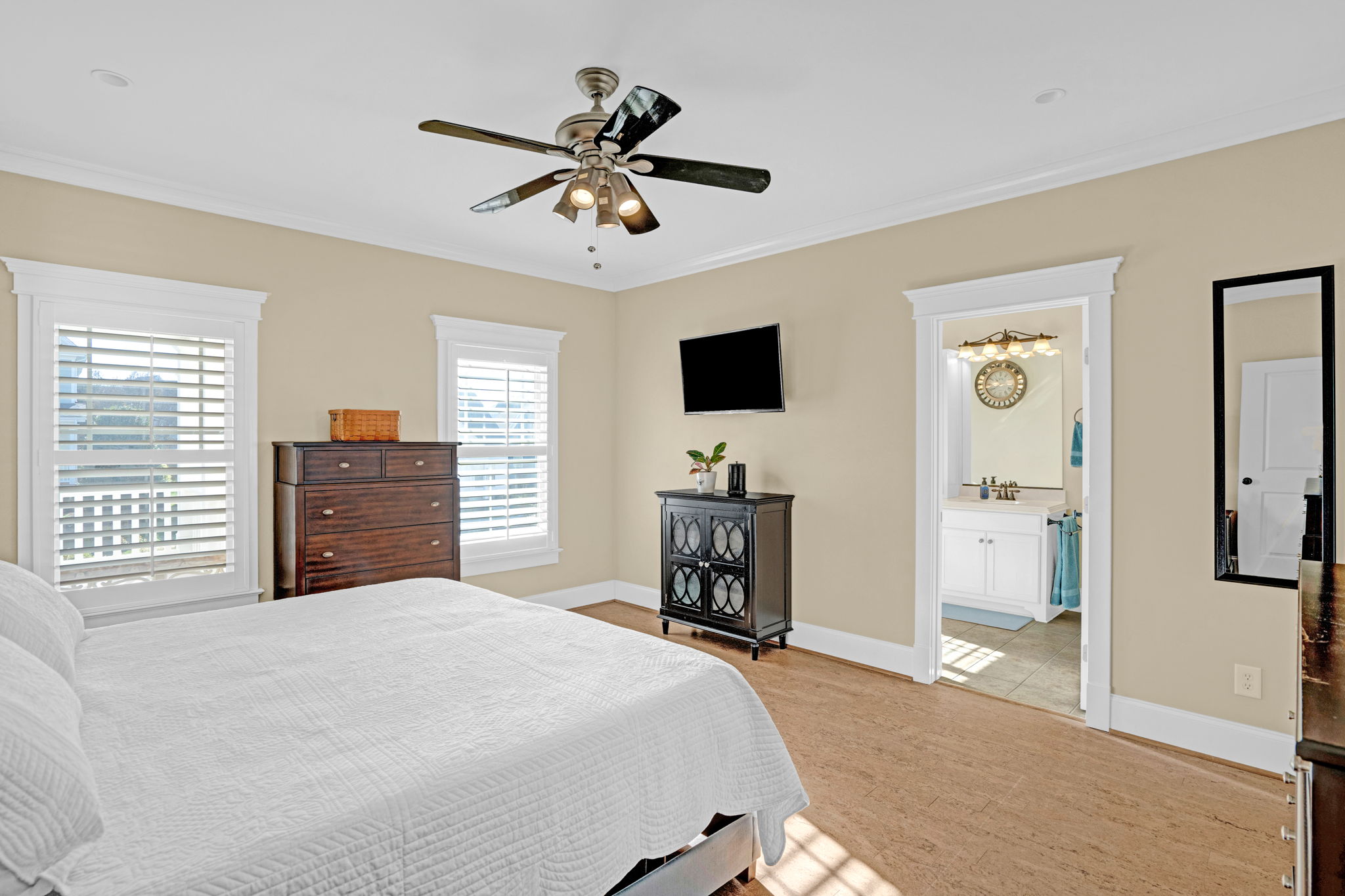 2025 Stanchion St-26