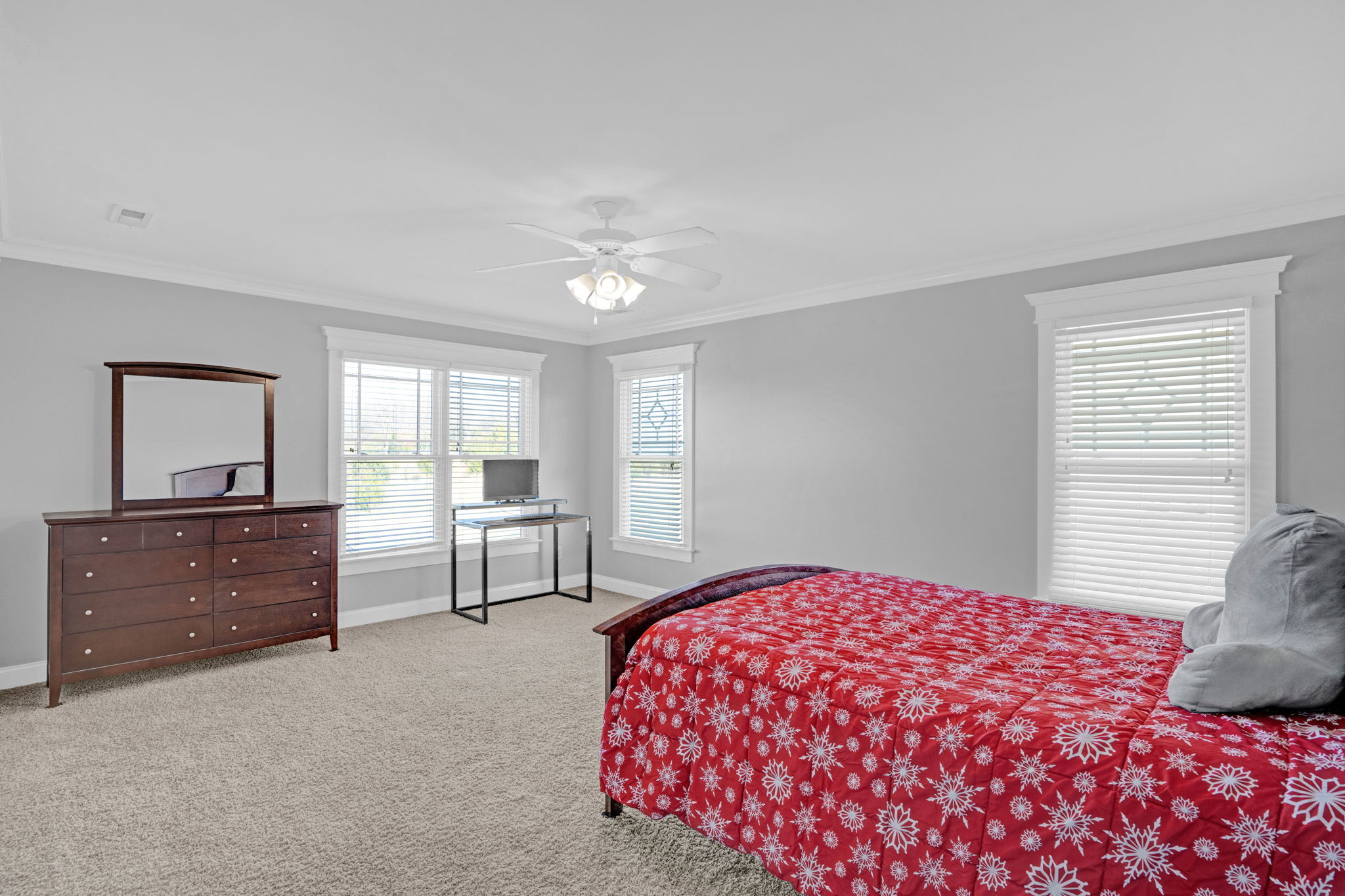 2025 Stanchion St-30