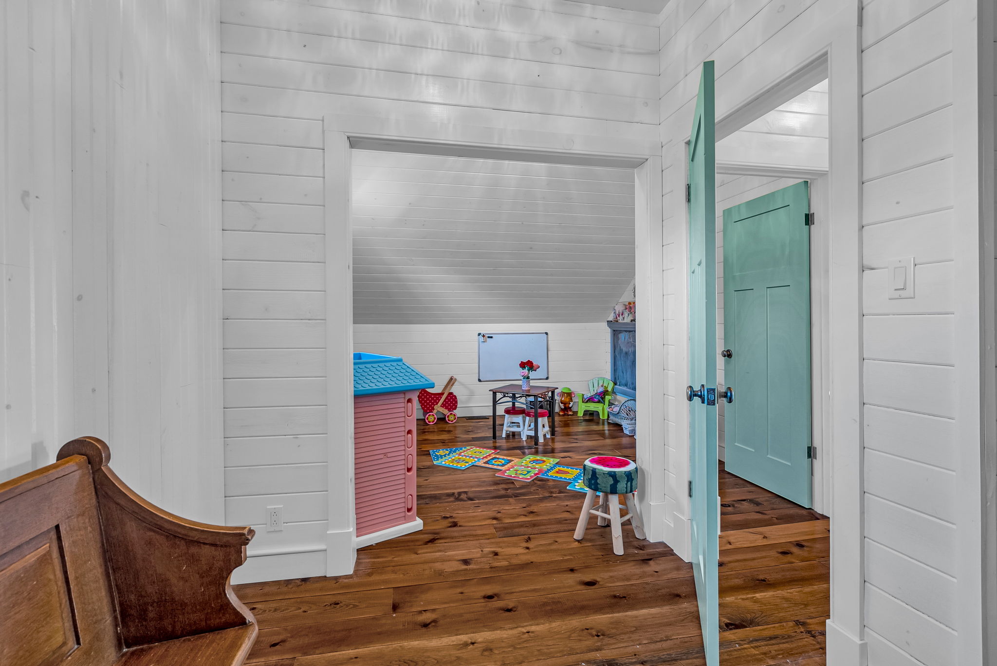 20265 Lochiel St W B Alexandria | InsideOut Media