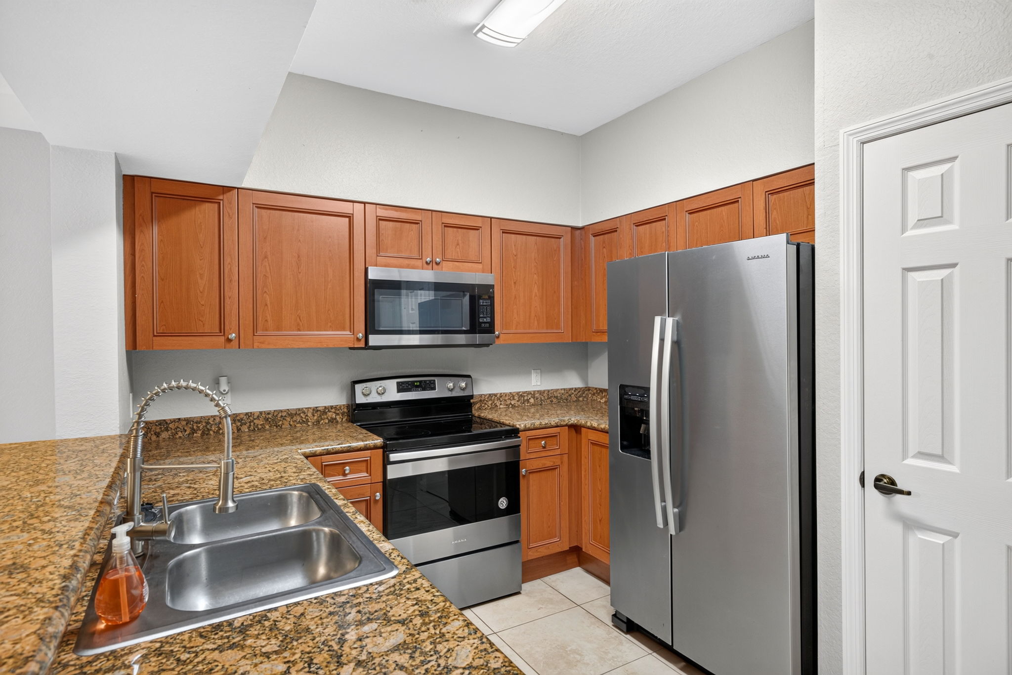 Kitchen 3 of 5