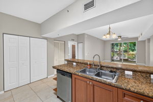 Kitchen 4 of 5