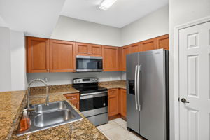 Kitchen 3 of 5