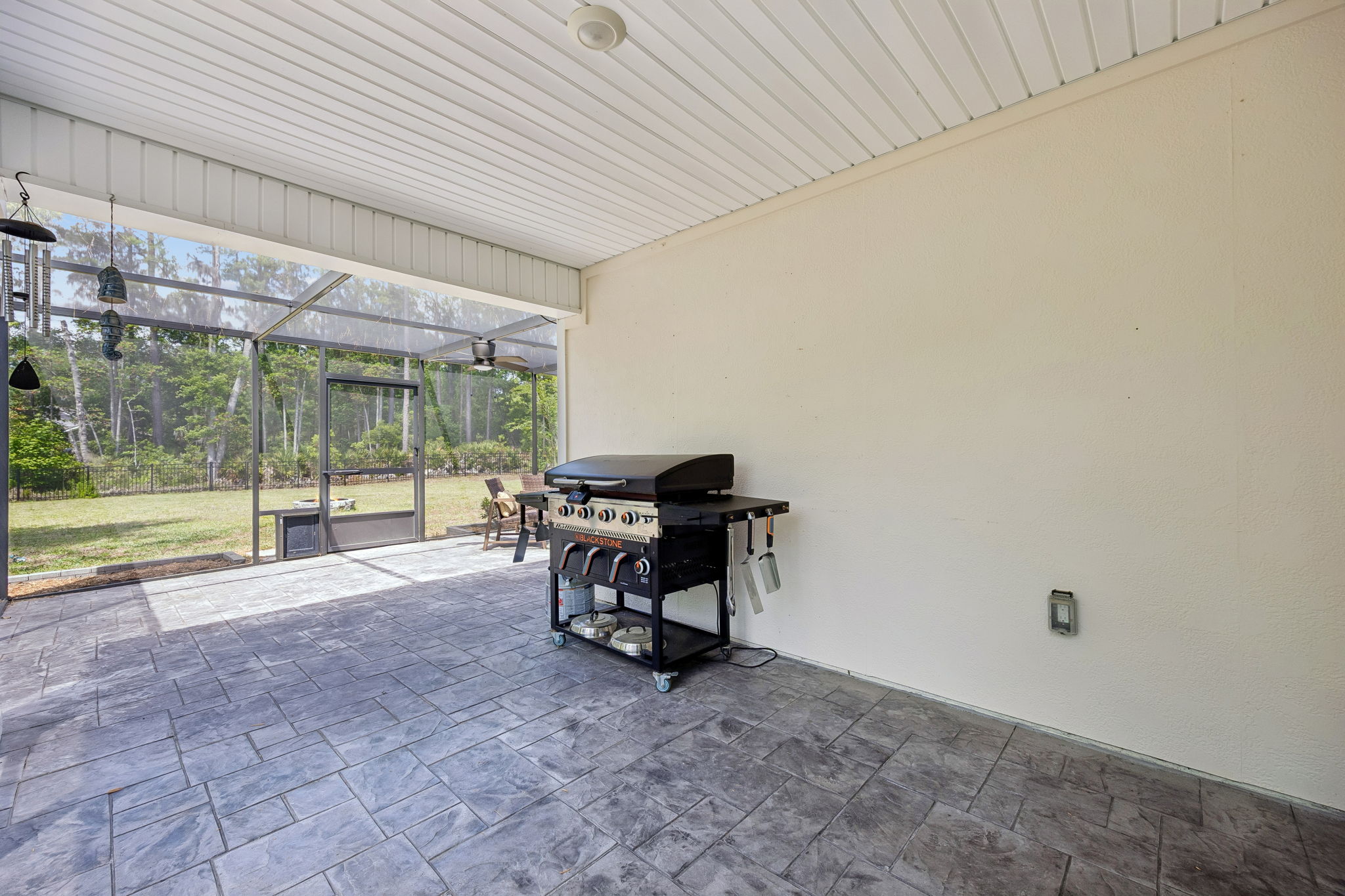 Screened-in Porch