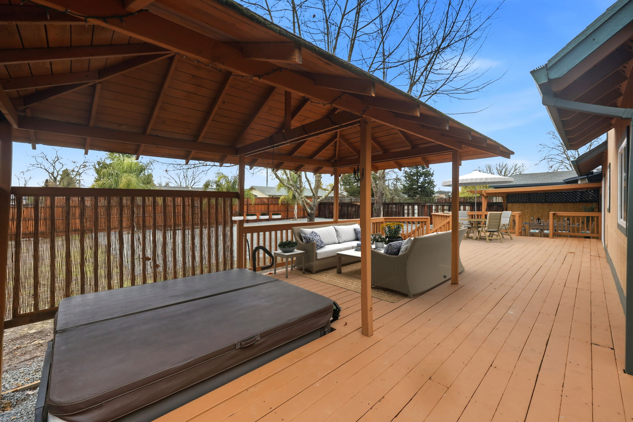 deck virtually staged