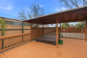 deck & hot tub