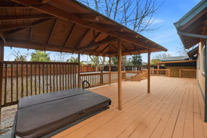 deck & hot tub