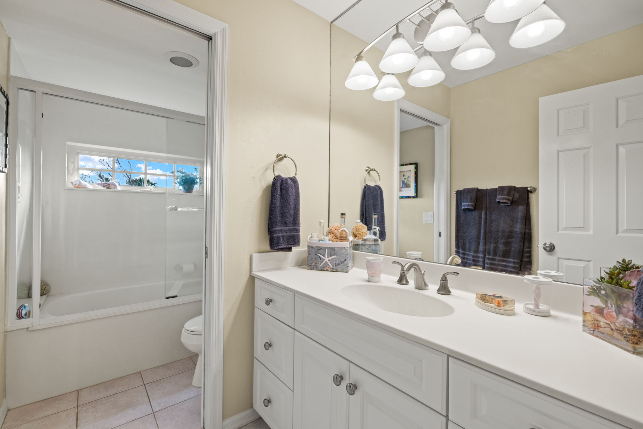 23-Guest Bathroom