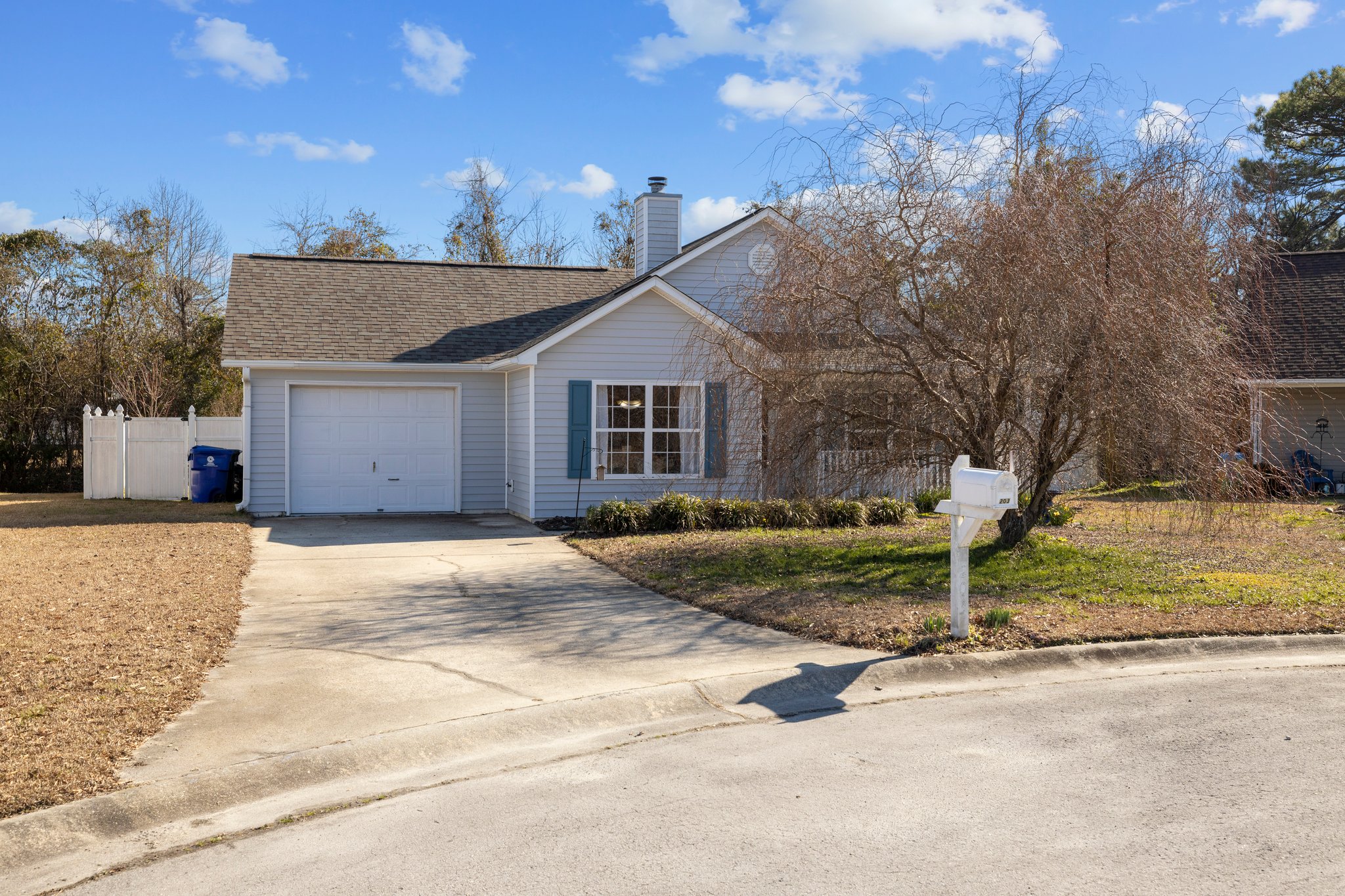 203 Foxhall Rd, Newport, NC 28570, USA Photo 2