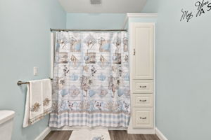 Second Bathroom with Tub/Shower