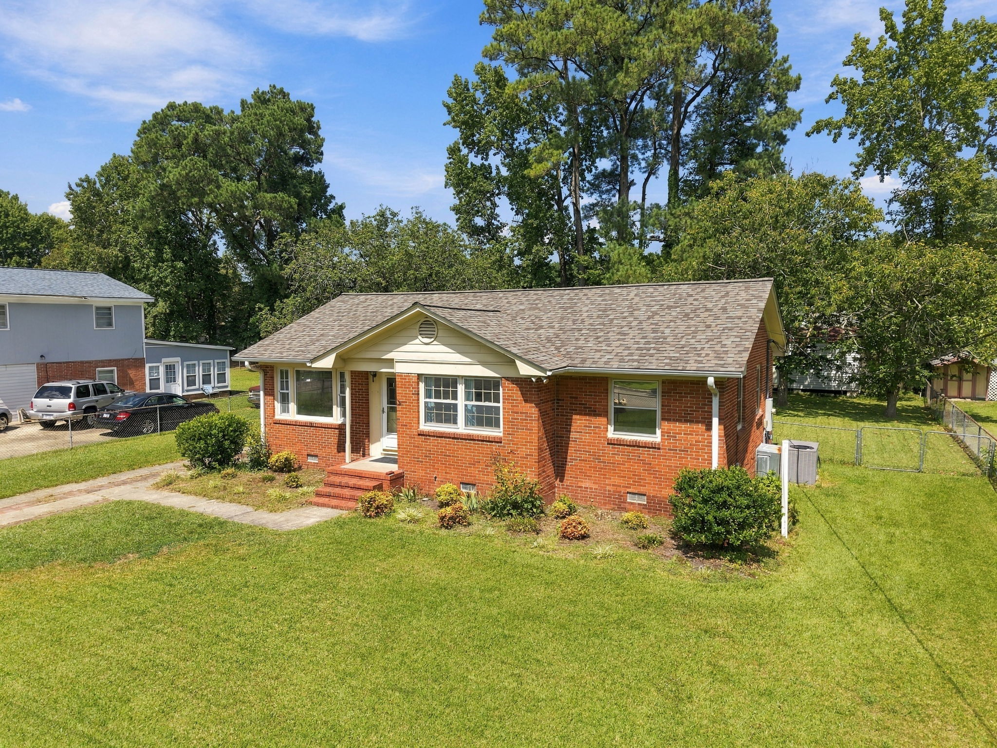 Well-Maintained Front Yard