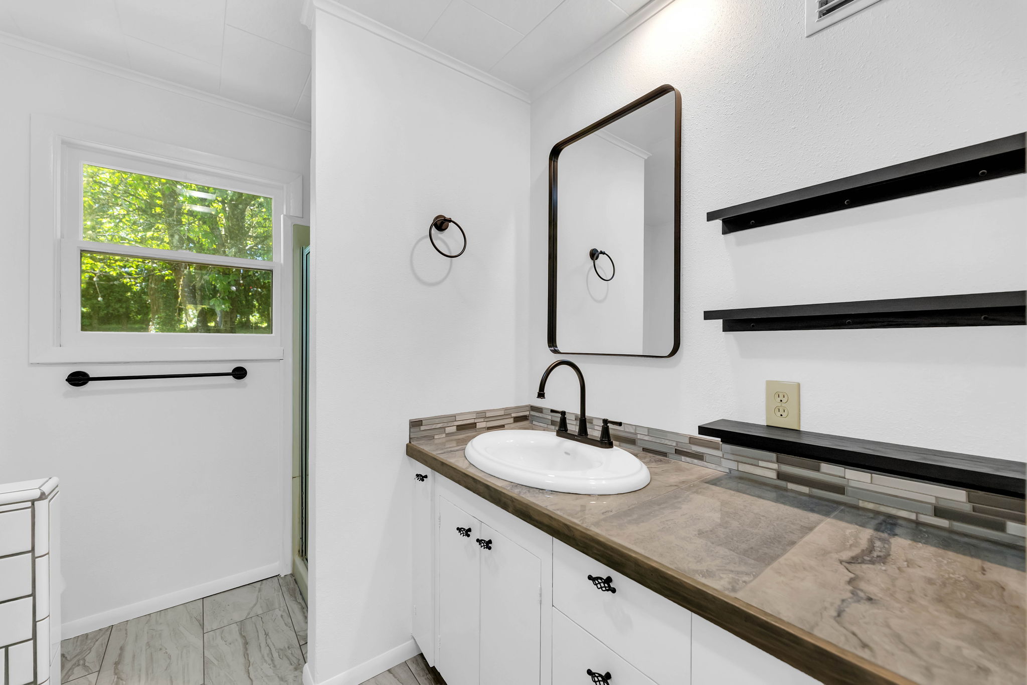 Bathroom / Main Floor
