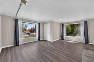 Living Room / Entrance