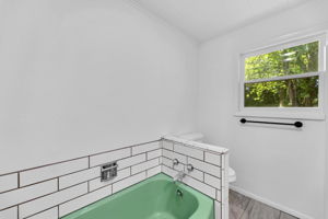 Bathroom / Main Floor