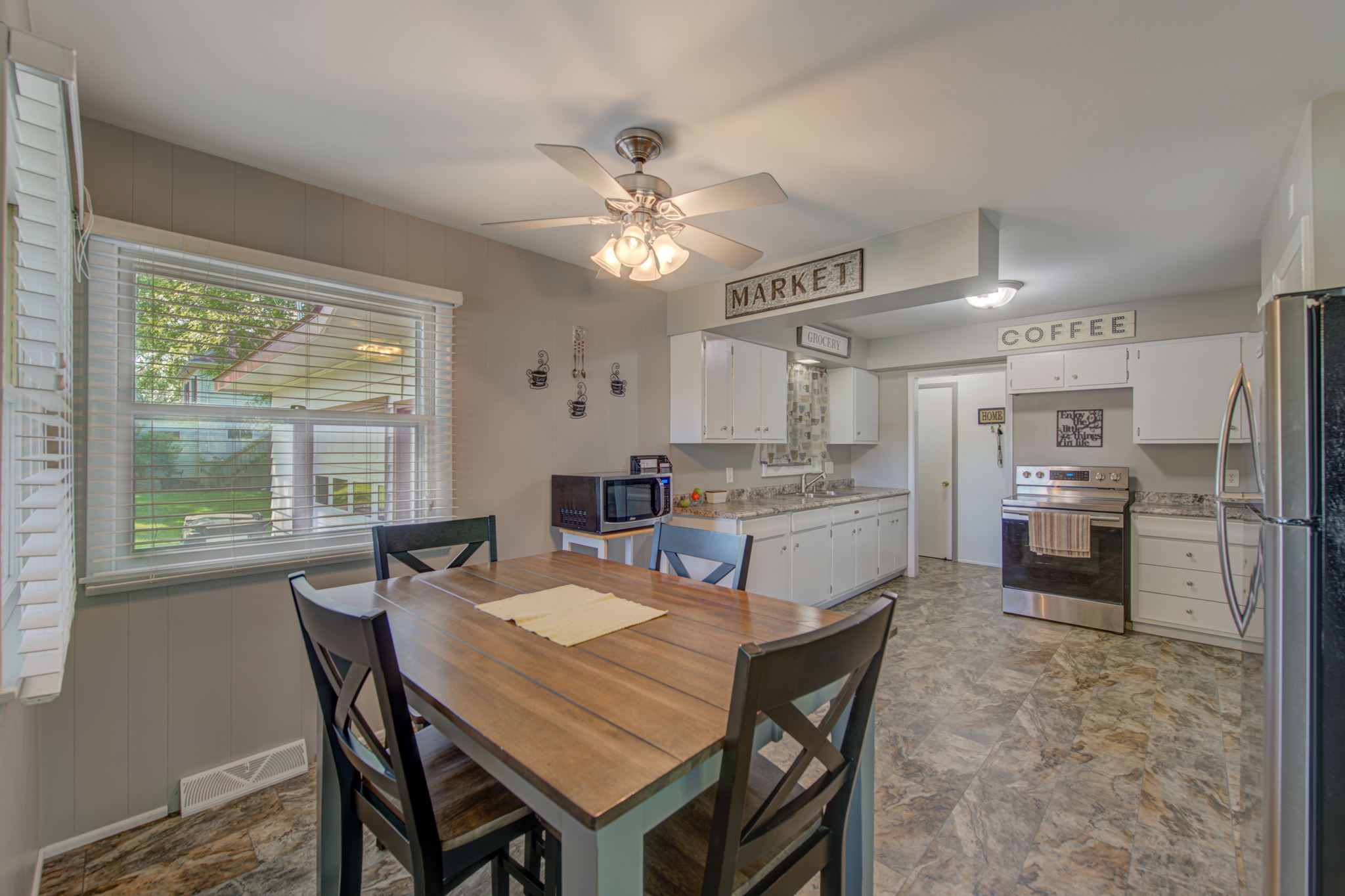 9 Dining Room - Kitchen