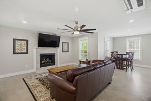 203 Southern Woods Dr-29