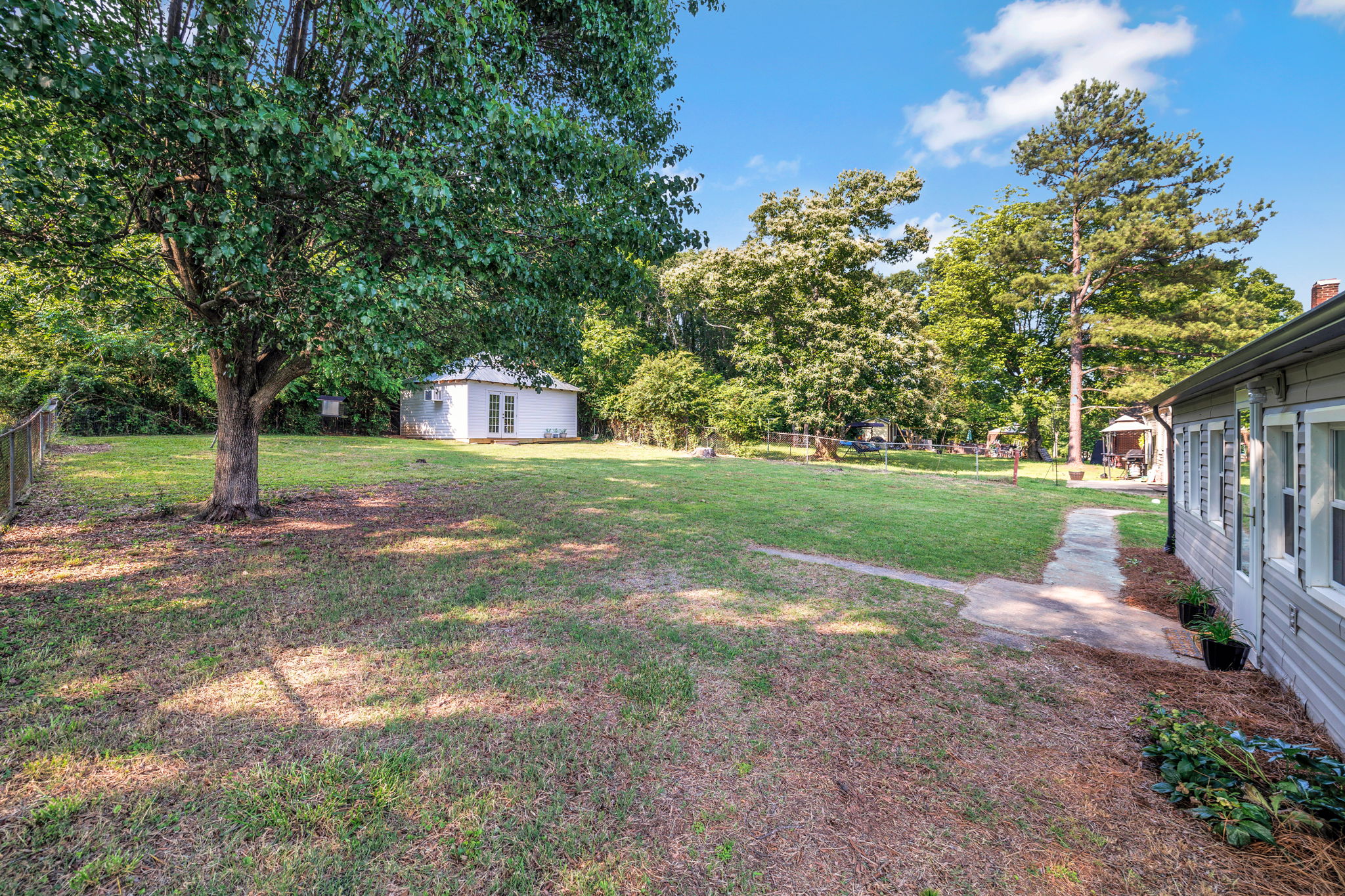 203 Thomas St-25