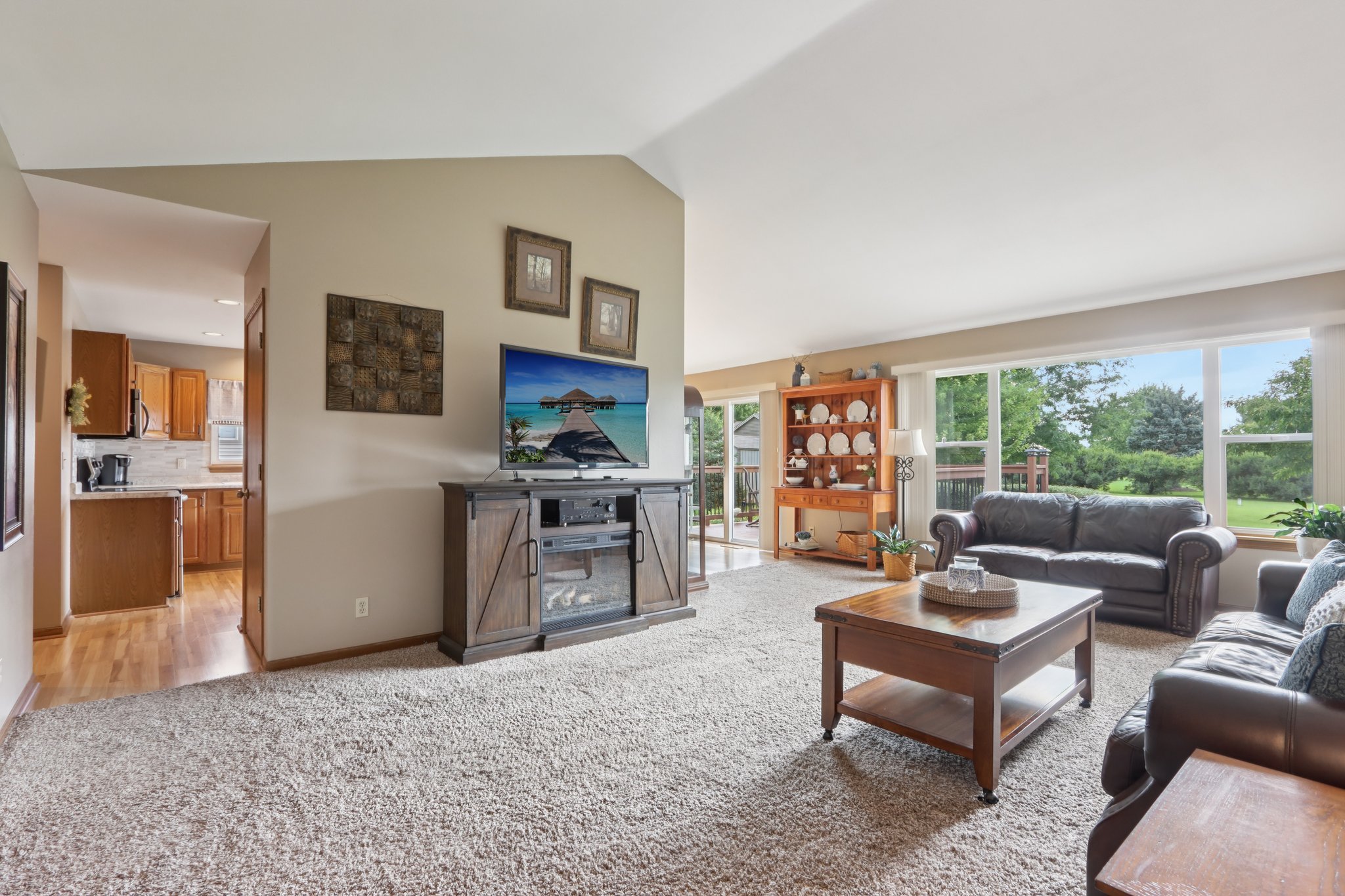 Woodfield Dr-S2108-013.jpg