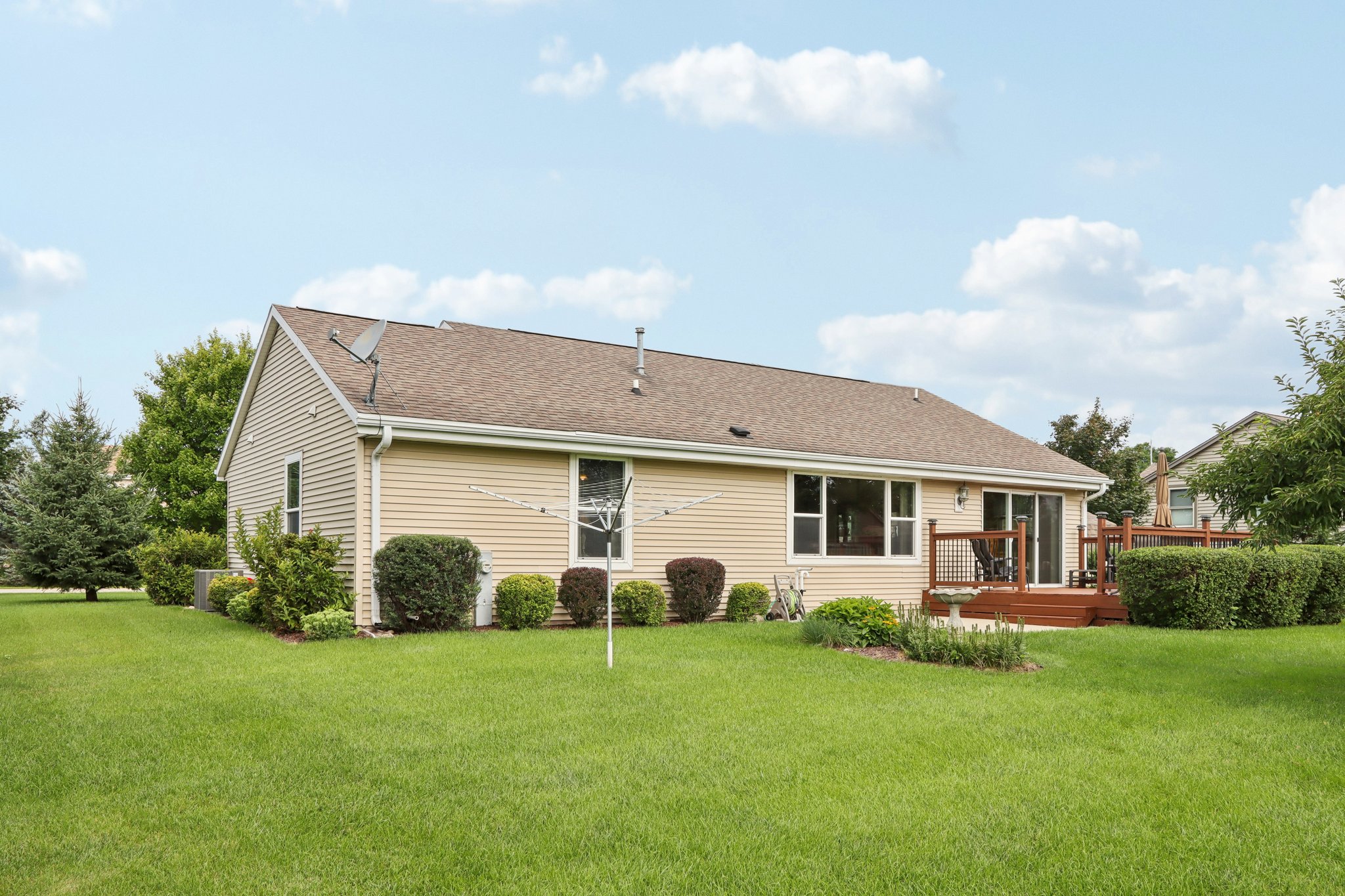 Woodfield Dr-S2108-042.jpg