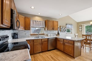 Woodfield Dr-S2108-017.jpg