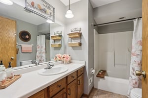 Woodfield Dr-S2108-023.jpg