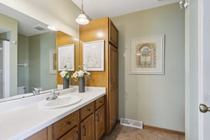 Woodfield Dr-S2108-033.jpg
