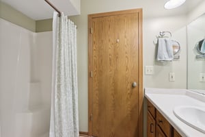 Woodfield Dr-S2108-034.jpg