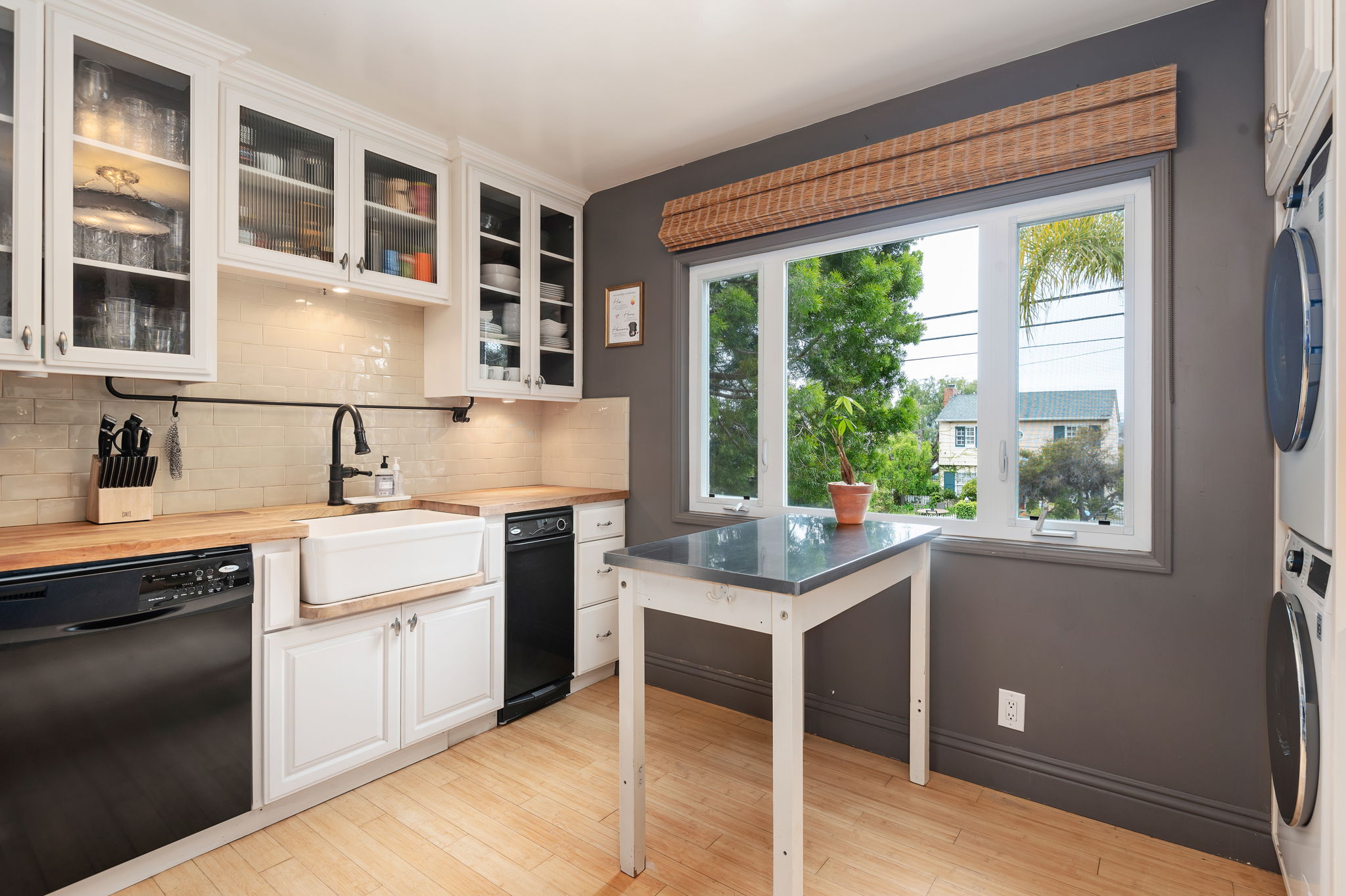 11 - Kitchen