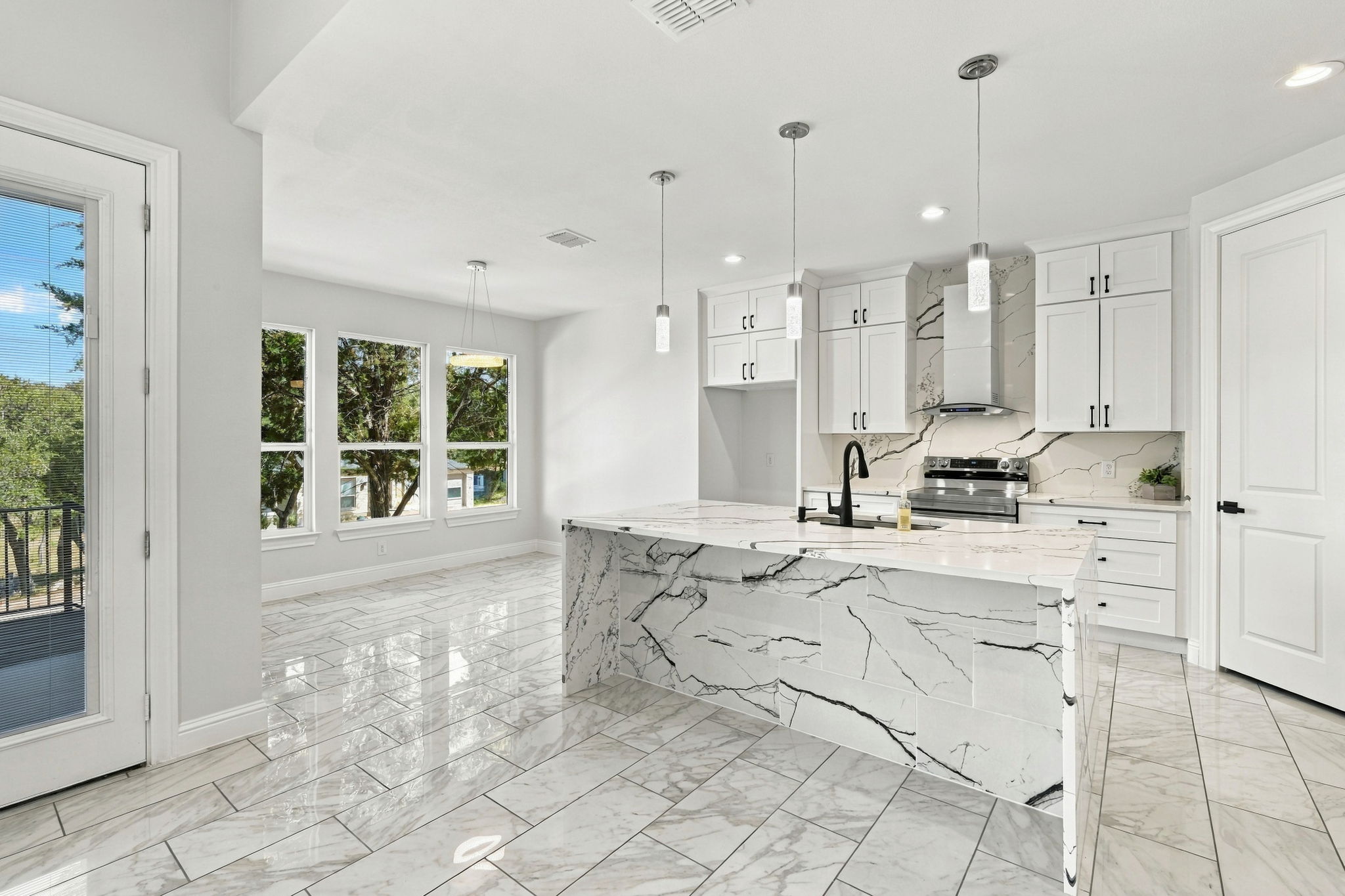 Kitchen/Dining Area
